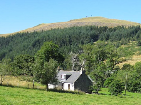 lynebain-waterside-farmhouse-home